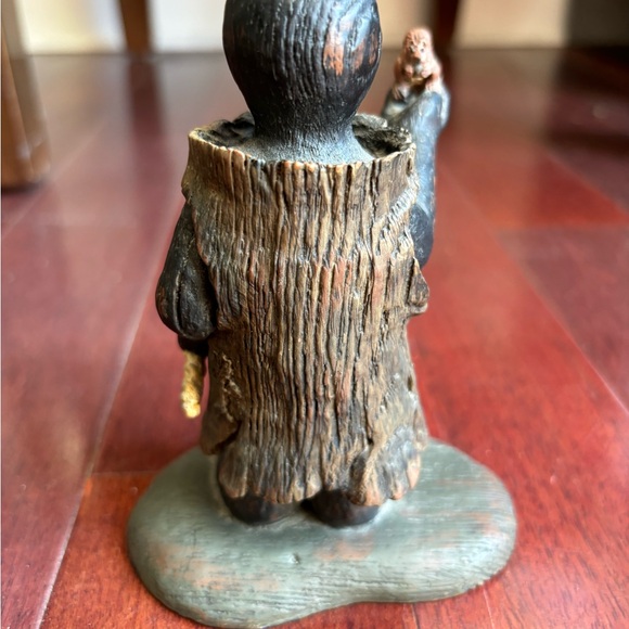 American chestnut folk art “petey master of disguise”  year 2000 bear figurine - Picture 3 of 9